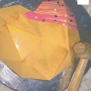 Pinata Cake with Hammer (per kg)